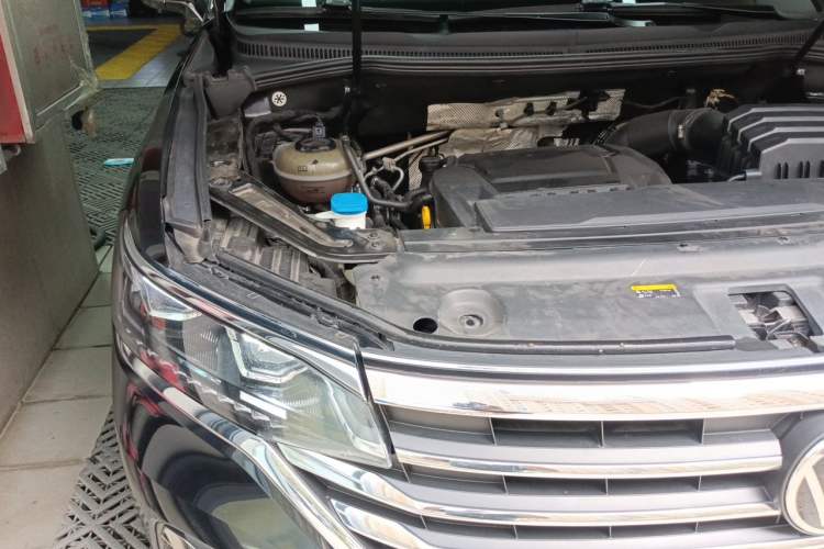 Used Volkswagen Viloran 2022 380TSI Luxury Edition Engine Bay Right