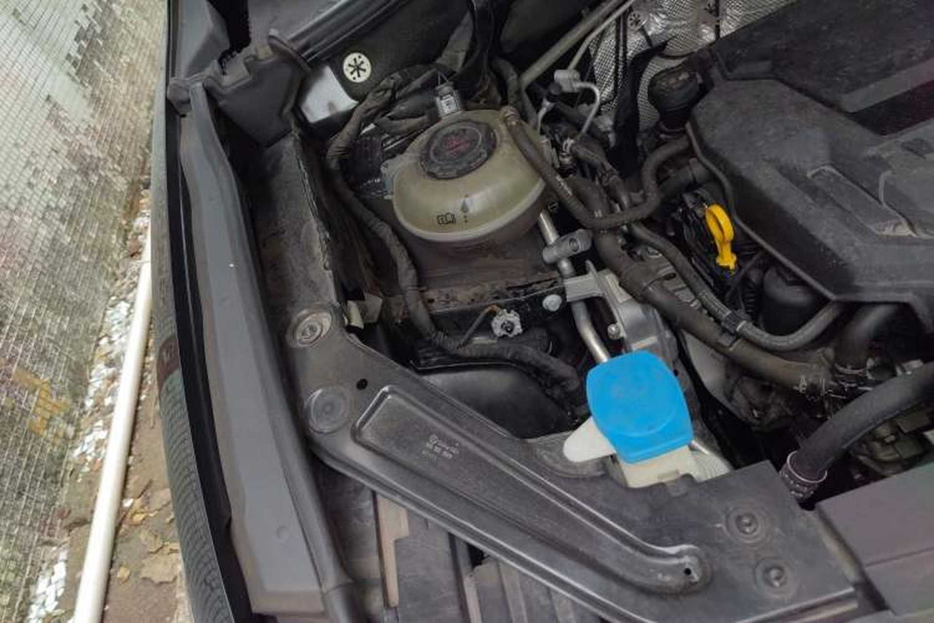 Used Volkswagen Viloran 2022 380TSI Luxury Edition Engine Bay Right