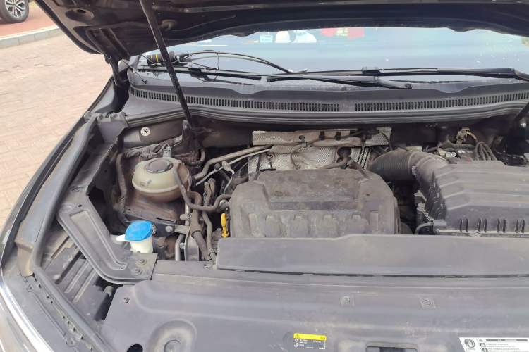 Used Volkswagen Viloran 2022 380TSI Luxury Edition Engine Bay Right