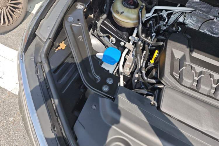 Used Volkswagen Viloran 2022 380TSI Luxury Edition Engine Bay Right