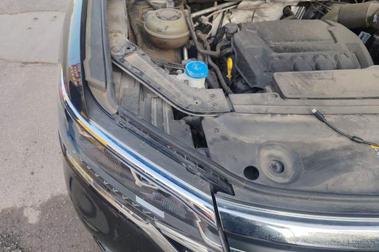 Used Volkswagen Viloran 2022 380TSI Luxury Edition Engine Bay Right