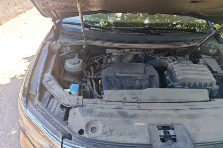 Used Volkswagen Viloran 2022 330TSI Luxury Edition Engine Bay Right