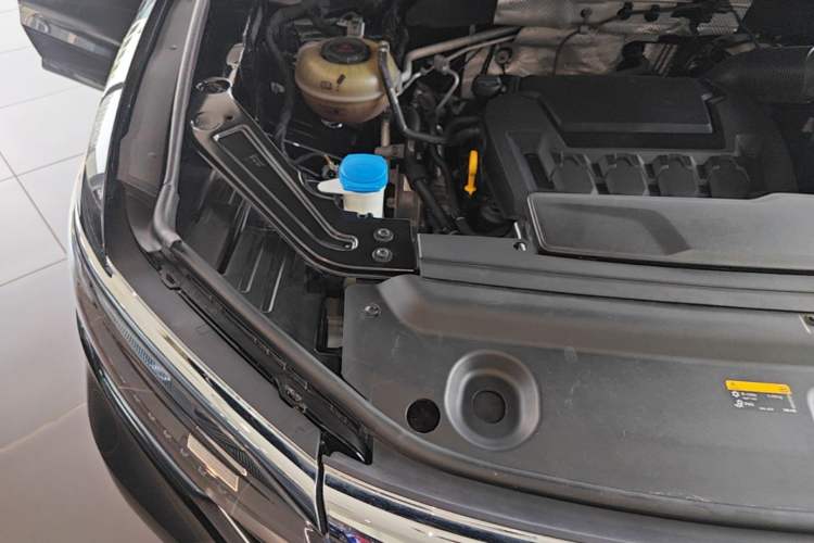 Used Volkswagen Viloran 2022 380TSI Luxury Edition Engine Bay Right