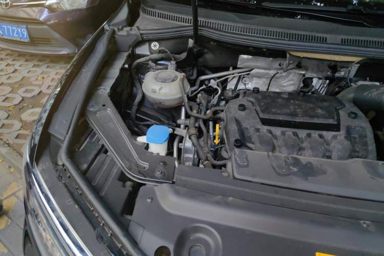Used Volkswagen Viloran 2022 380TSI Luxury Edition Engine Bay Right
