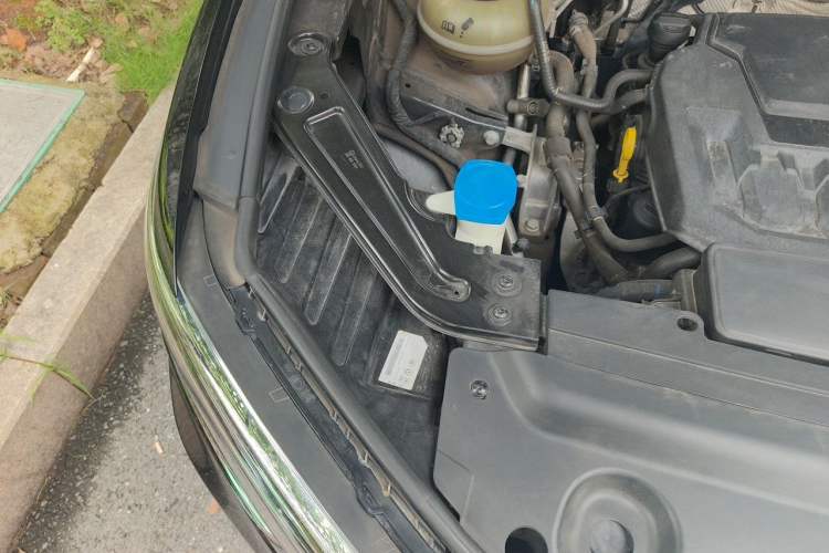 Used Volkswagen Viloran 2022 380TSI Prestige Edition Engine Bay Right