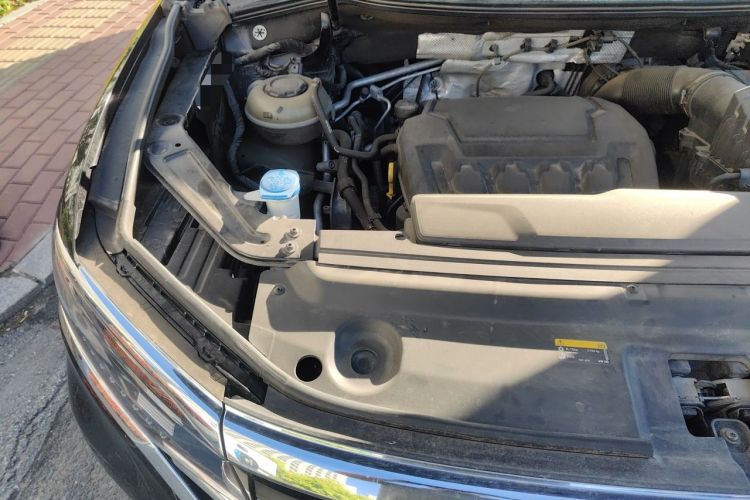 Used Volkswagen Viloran 2022 380TSI Luxury Edition Engine Bay Right