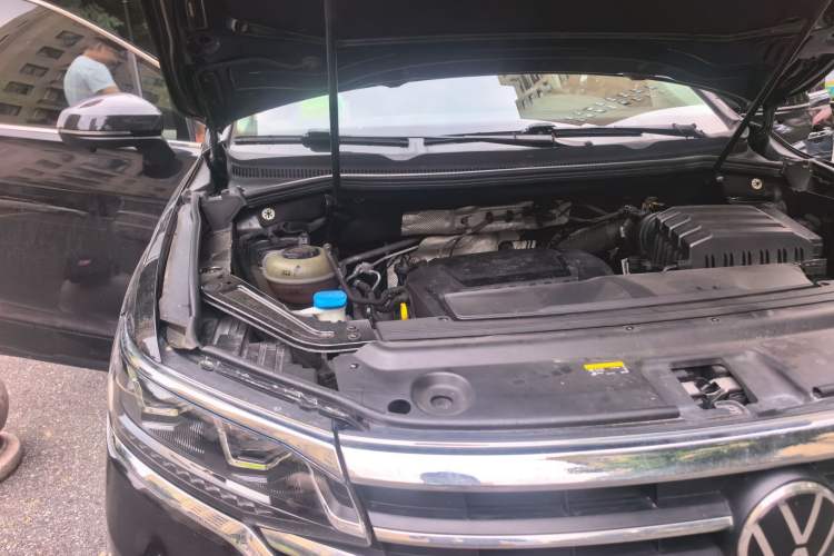 Used Volkswagen Viloran 2022 330TSI Business Edition Engine Bay Right