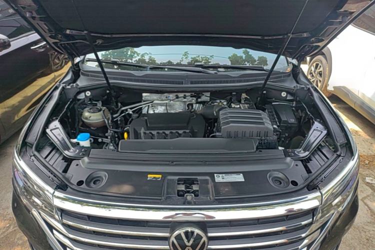 Used Volkswagen Viloran 2022 380TSI Luxury Edition Engine Bay