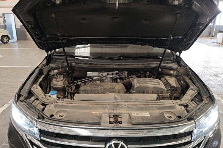 Used Volkswagen Viloran 2022 330TSI Luxury Edition Engine Bay