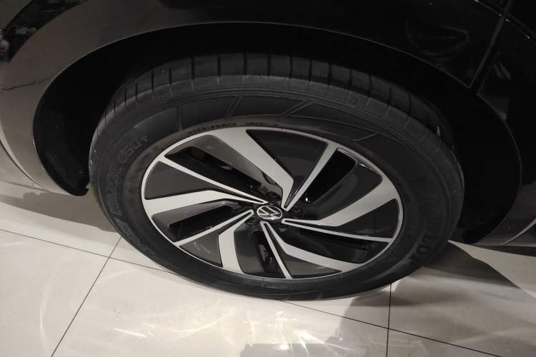 Used Volkswagen Viloran 2022 330TSI Luxury Edition Exterior 4
