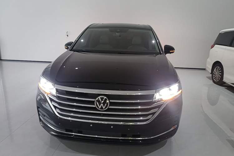 Used Volkswagen Viloran 2022 380TSI Luxury Edition Front