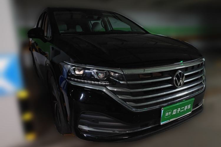 Used Volkswagen Viloran 2022 330TSI Luxury Edition Front Right 45 Deg