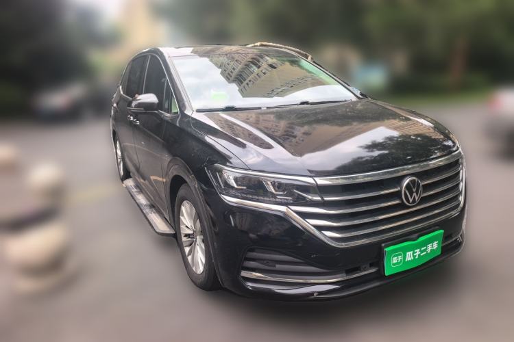 Used Volkswagen Viloran 2022 330TSI Business Edition Front Right 45 Deg