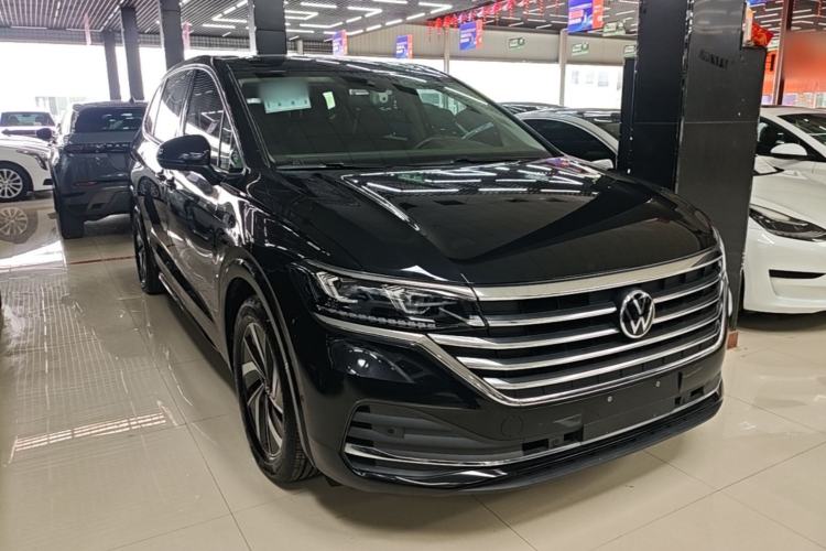 Used Volkswagen Viloran 2022 330TSI Luxury Edition Front Right 45 Deg