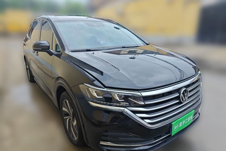 Used Volkswagen Viloran 2022 330TSI Luxury Edition Front Right 45 Deg