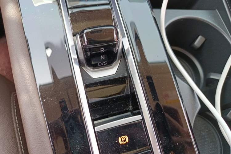 Used Volkswagen Viloran 2022 380TSI Luxury Edition Gear Lever