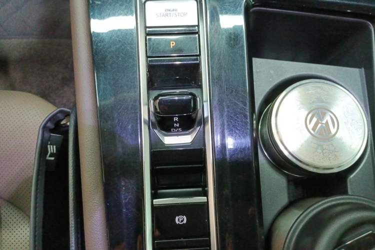 Used Volkswagen Viloran 2022 380TSI Luxury Edition Gear Lever