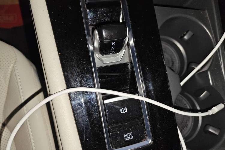 Used Volkswagen Viloran 2022 330TSI Luxury Edition Gear Lever