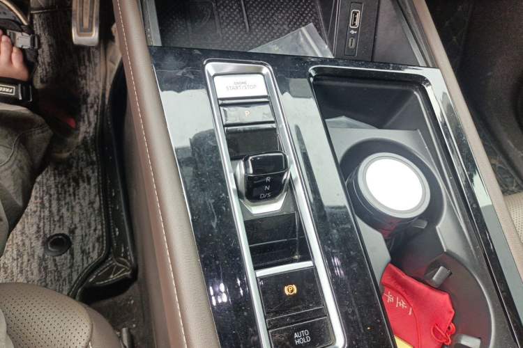 Used Volkswagen Viloran 2022 380TSI Luxury Edition Gear Lever