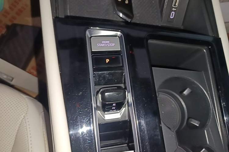 Used Volkswagen Viloran 2022 380TSI Luxury Edition Gear Lever