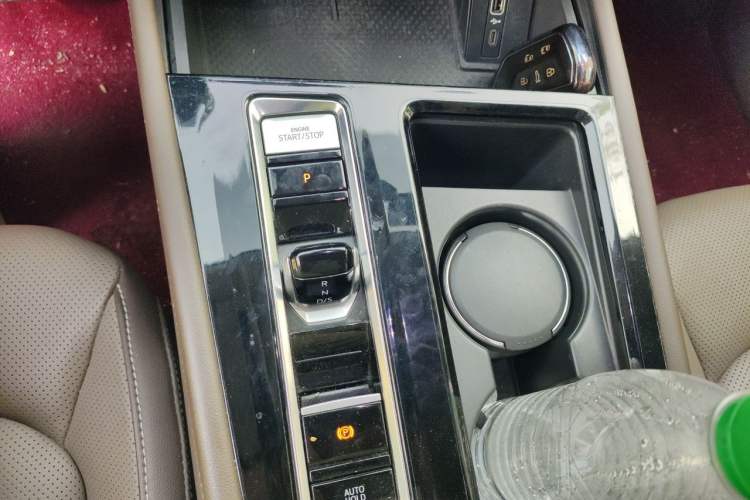 Used Volkswagen Viloran 2022 380TSI Luxury Edition Gear Lever
