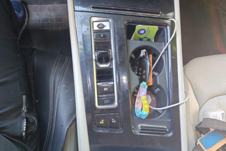 Used Volkswagen Viloran 2022 330TSI Luxury Edition Gear Lever