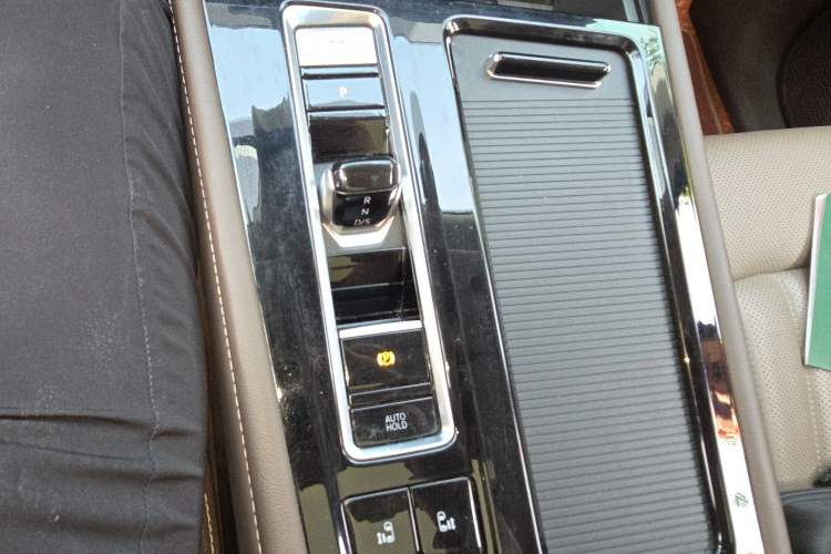 Used Volkswagen Viloran 2022 380TSI Luxury Edition Gear Lever