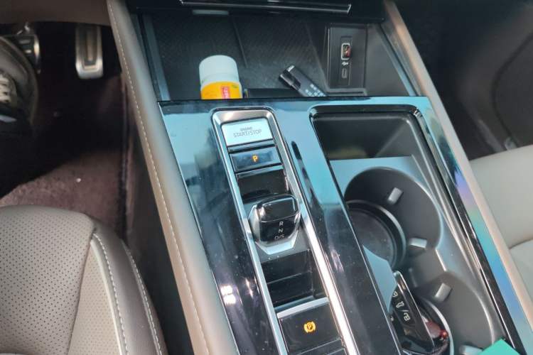 Used Volkswagen Viloran 2022 380TSI Prestige Edition Gear Lever