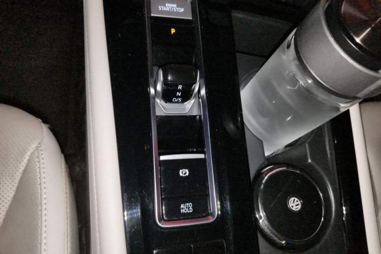 Used Volkswagen Viloran 2022 380TSI Luxury Edition Gear Lever