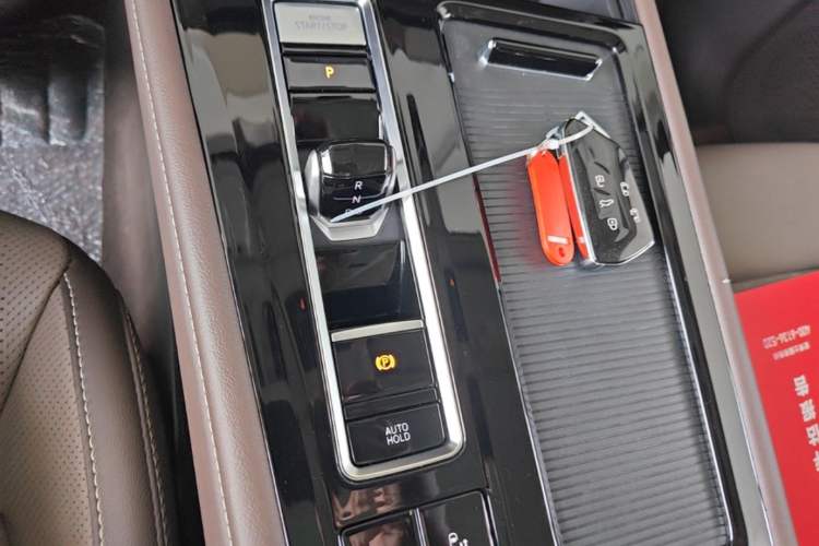 Used Volkswagen Viloran 2022 380TSI Luxury Edition Gear Lever