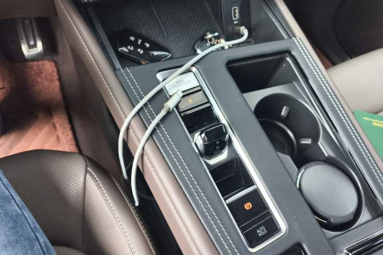 Used Volkswagen Viloran 2022 380TSI Luxury Edition Gear Lever
