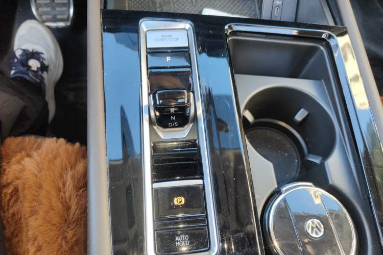 Used Volkswagen Viloran 2022 380TSI Luxury Edition Gear Lever
