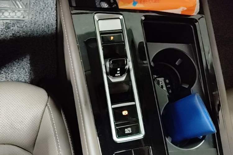 Used Volkswagen Viloran 2022 380TSI Luxury Edition Gear Lever