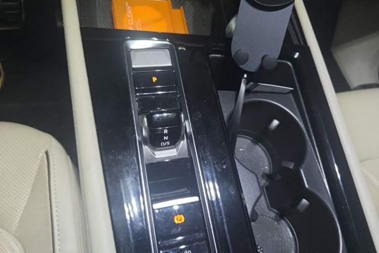 Used Volkswagen Viloran 2022 380TSI Prestige Edition Gear Lever