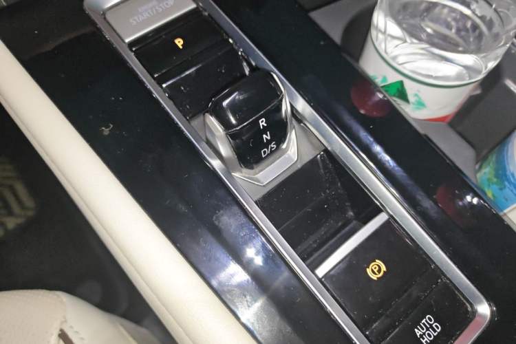 Used Volkswagen Viloran 2022 380TSI Prestige Edition Gear Lever