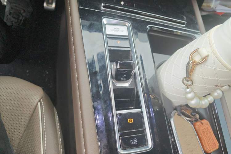 Used Volkswagen Viloran 2022 380TSI Prestige Edition Gear Lever
