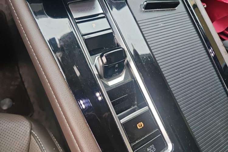 Used Volkswagen Viloran 2022 330TSI Luxury Edition Gear Lever