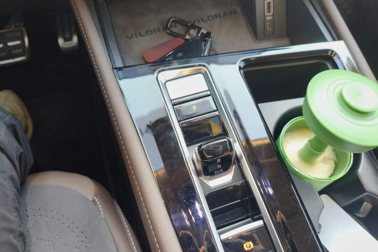 Used Volkswagen Viloran 2022 380TSI Luxury Edition Gear Lever