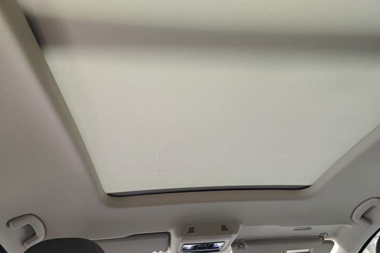 Used Volkswagen Viloran 2022 330TSI Luxury Edition Headliner