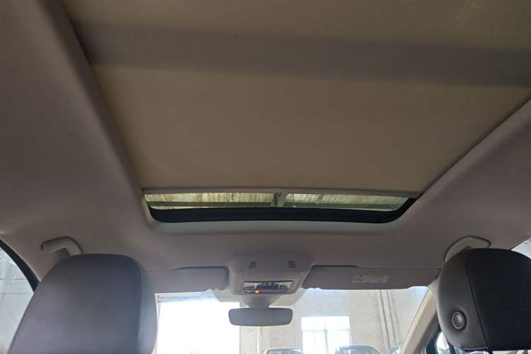Used Volkswagen Viloran 2022 380TSI Luxury Edition Headliner