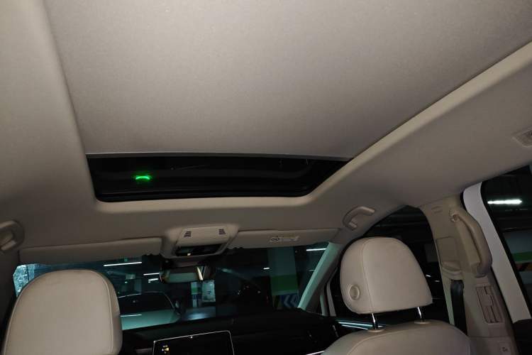 Used Volkswagen Viloran 2022 330TSI Luxury Edition Headliner