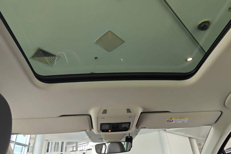Used Volkswagen Viloran 2022 380TSI Luxury Edition Headliner