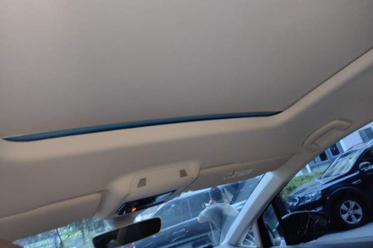 Used Volkswagen Viloran 2022 380TSI Luxury Edition Headliner