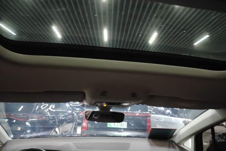 Used Volkswagen Viloran 2022 330TSI Luxury Edition Headliner