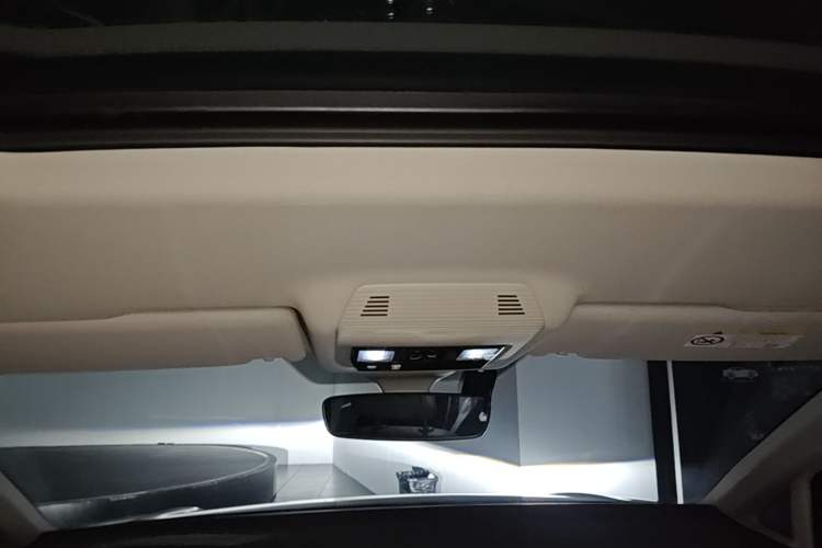 Used Volkswagen Viloran 2022 380TSI Luxury Edition Headliner