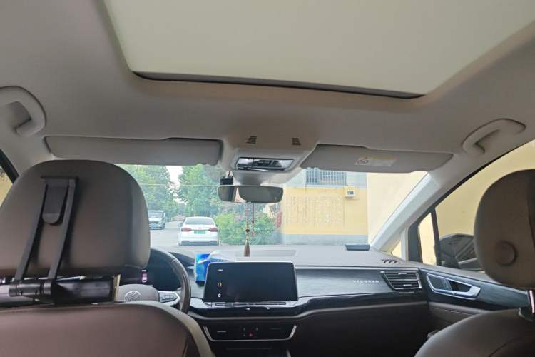 Used Volkswagen Viloran 2022 330TSI Luxury Edition Headliner