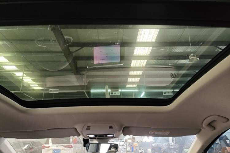Used Volkswagen Viloran 2022 330TSI Luxury Edition Headliner