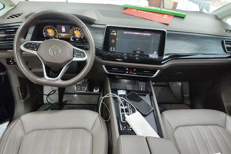 Used Volkswagen Viloran 2022 380TSI Luxury Edition Interior 2