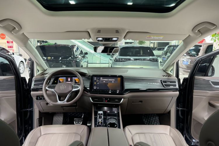 Used Volkswagen Viloran 2022 380TSI Luxury Edition Interior 3