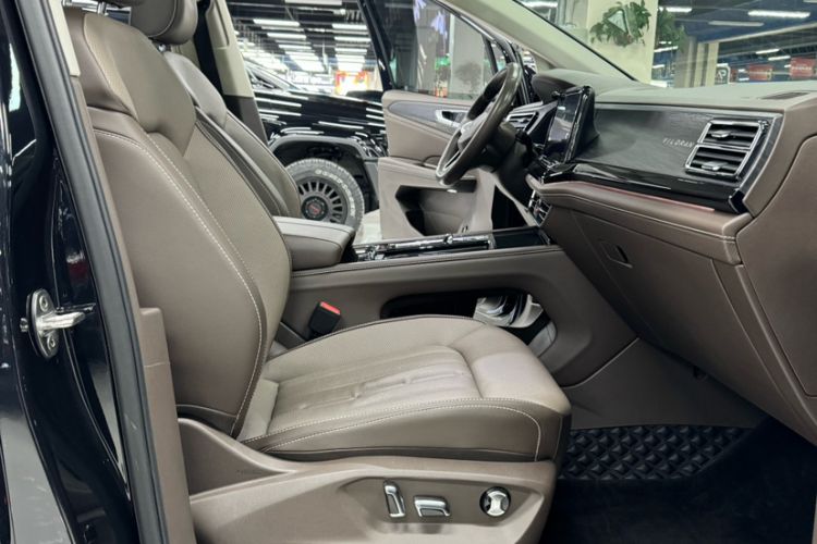 Used Volkswagen Viloran 2022 380TSI Luxury Edition Interior 5